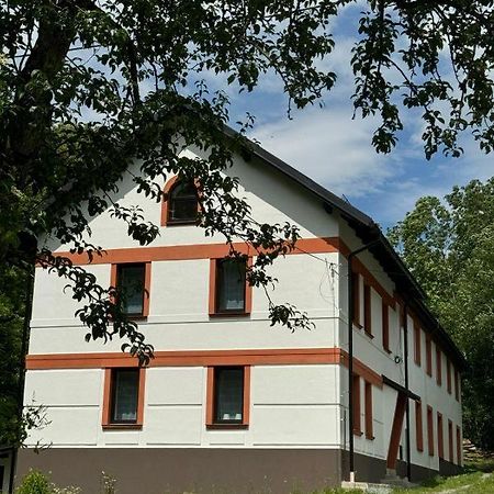 Апарт готель Tkalcovna U Zlateho Potoka Dobrany  Екстер'єр фото